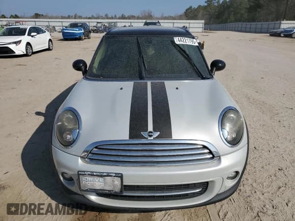 ✅ 2011 MINI Clubman • VIN: WMWZF3C57BTX81533 • Lot: 44221795. Wystawiony na Copart z przebiegiem Nie podano. Bezpłatny archiwum sprzedaży aukcyjnych z USA i szczegółowy raport historii pojazdu na DreamBid. Zdjęcie 5.