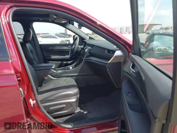 2025 Jeep Grand Cherokee Altitude X with VIN 1C4RJGAG5SC302281, listed as a IAAI auction lot 42533430 with 3,819 mi miles and . Bid and sale history available at DreamBid. Image 5.