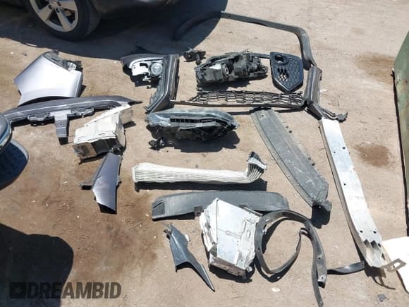 ✅ 2015 GMC Sierra 1500 • VIN: 3GTP1VEJ4FG532043 • Lot: 42525636. Wystawiony na IAAI z przebiegiem 69 468 mil. Bezpłatny archiwum sprzedaży aukcyjnych z USA i szczegółowy raport historii pojazdu na DreamBid. Zdjęcie 12.