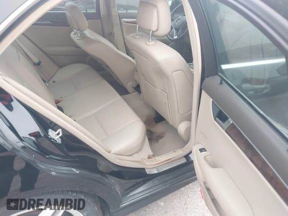 ✅ 2012 Mercedes-Benz C 250 Sport • VIN: WDDGF4HB8CA605754 • Lot: 43852195. Wystawiony na IAAI z przebiegiem 149 751 mil. Bezpłatny archiwum sprzedaży aukcyjnych z USA i szczegółowy raport historii pojazdu na DreamBid. Zdjęcie 8.