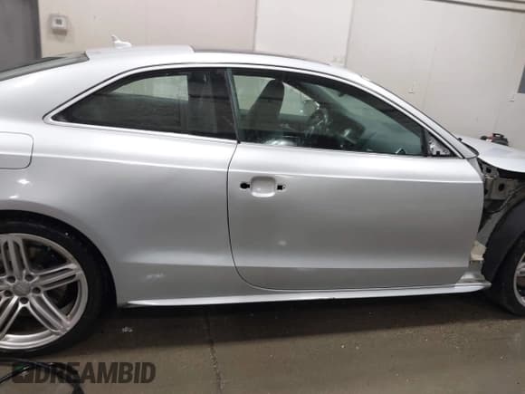✅ 2012 Audi S5 Premium Plus • VIN: WAUCVAFR3CA002833 • Лот: 42542948. Опубликован ранее на IAAI с пробегом 85 910 миль. Бесплатный доступ к архиву аукционных продаж из США и подробный отчёт об истории автомобиля на DreamBid. Изображение 14.