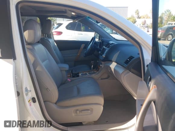 ✅ 2010 Toyota Highlander Limited • VIN: JTEJW3EH4A2048475 • Лот: 43551269. Опубликован ранее на IAAI с пробегом 220 993 миль. Бесплатный доступ к архиву аукционных продаж из США и подробный отчёт об истории автомобиля на DreamBid. Изображение 5.