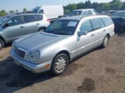 ✅ 1999 Mercedes-Benz E 320 • VIN: WDBJH82F9XX017330 • Lot: 42153871. Listed on IAAI with 247,771 mi. Free auction sales archive from the USA and detailed vehicle history report at DreamBid. Image 2.