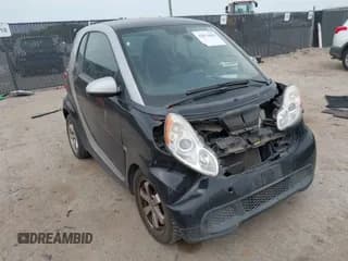 ✅ 2013 Smart fortwo Pure • VIN: WMEEJ3BA5DK620493 • Lot: 42071086. Wystawiony na IAAI z przebiegiem 85 883 mil. Bezpłatny archiwum sprzedaży aukcyjnych z USA i szczegółowy raport historii pojazdu na DreamBid. Zdjęcie 1.