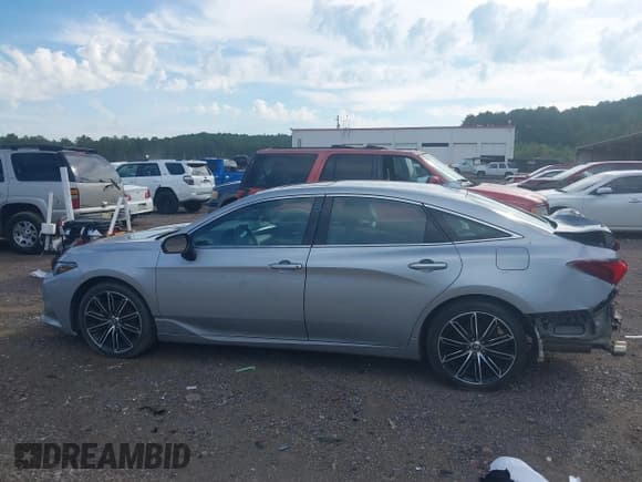 ✅ 2020 Toyota Avalon XSE • VIN: 4T1EZ1FB7LU053409 • Lot: 40231361. Listed on IAAI with 113,317 mi. Free auction sales archive from the USA and detailed vehicle history report at DreamBid. Image 14.