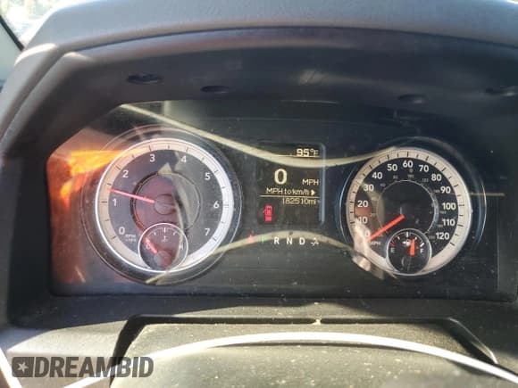 ✅ 2018 Ram 1500 Tradesman • VIN: 1C6RR6FG2JS168238 • Lot: 87427175. Wystawiony na Copart z przebiegiem 182 510 mil. Bezpłatny archiwum sprzedaży aukcyjnych z USA i szczegółowy raport historii pojazdu na DreamBid. Zdjęcie 9.