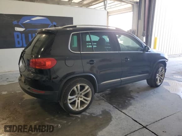 ✅ 2012 Volkswagen Tiguan S • VIN: WVGBV7AX6CW562562 • Lot: 87060975. Listed on Copart with 179,456 mi. Free auction sales archive from the USA and detailed vehicle history report at DreamBid. Image 3.