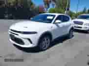 2024 Dodge Hornet R/T z VIN ZACPDFCW9R3A28545, wystawiony jako IAAI lot #42901439 z przebiegiem 23 660 mil mil oraz . Historia ofert i sprzedaży dostępna na DreamBid. Obrazek 17.