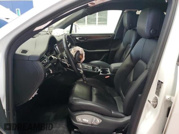 ✅ 2023 Porsche Macan • VIN: WP1AA2A55PLB12856 • Lot: 86449805. Listed on Copart with 31,565 mi. Free auction sales archive from the USA and detailed vehicle history report at DreamBid. Image 7.