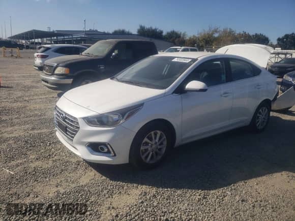 ✅ 2022 Hyundai Accent SEL • VIN: 3KPC24A68NE173880 • Lot: 74502844. Wystawiony na Copart z przebiegiem 24 671 mil mil. Skorzystaj z bezpłatnego archiwum sprzedaży aukcyjnych z USA i zobacz szczegółowy raport historii pojazdu na DreamBid. Zdjęcie 1.