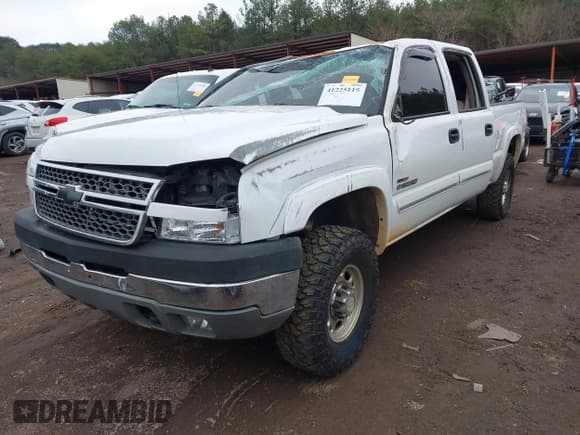 ✅ 2005 Chevrolet Silverado 2500HD LT • VIN: 1GCHK23255F948503 • Lot: 41225115. Wystawiony na IAAI z przebiegiem 187 056 mil. Bezpłatny archiwum sprzedaży aukcyjnych z USA i szczegółowy raport historii pojazdu na DreamBid. Zdjęcie 16.