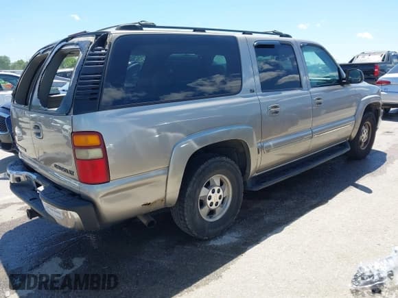 ✅ 2001 Chevrolet Suburban LS • VIN: 3GNEC16T71G199024 • Лот: 42323859. Опубликован ранее на IAAI с пробегом Не указан. Бесплатный доступ к архиву аукционных продаж из США и подробный отчёт об истории автомобиля на DreamBid. Изображение 4.