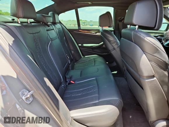 ✅ 2022 BMW 5 Series M550i xDrive • VIN: WBA13BK01NCJ63098 • Lot: 62837635. Listed on Copart with 29,099 mi. Free auction sales archive from the USA and detailed vehicle history report at DreamBid. Image 10.