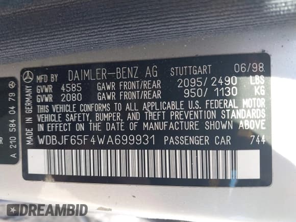 ✅ 1998 Mercedes-Benz E 320 • VIN: WDBJF65F4WA699931 • Lot: 43653446. Wystawiony na IAAI z przebiegiem 126 403 mil. Bezpłatny archiwum sprzedaży aukcyjnych z USA i szczegółowy raport historii pojazdu na DreamBid. Zdjęcie 9.