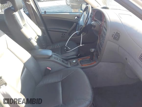 ✅ 2001 Saab 9-5 • VIN: YS3ED48E613050959 • Lot: 43733198. Listed on IAAI with 150,719 mi. Free auction sales archive from the USA and detailed vehicle history report at DreamBid. Image 5.