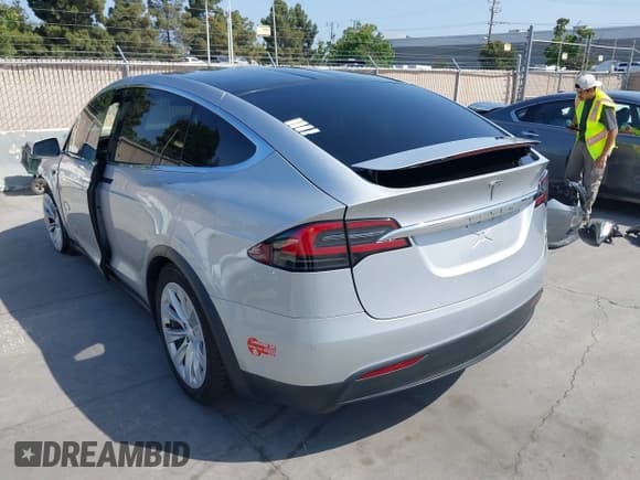 ✅ 2018 Tesla Model X 75D • VIN: 5YJXCDE26JF114207 • Lot: 42397839. Listed on IAAI with Not provided. Free auction sales archive from the USA and detailed vehicle history report at DreamBid. Image 3.