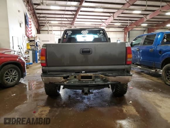 ✅ 2002 Chevrolet Silverado 2500HD LS • VIN: 1GCHK29102E189856 • Лот: 93117935. Опубликован ранее на Copart с пробегом Не указан. Бесплатный доступ к архиву аукционных продаж из США и подробный отчёт об истории автомобиля на DreamBid. Изображение 6.