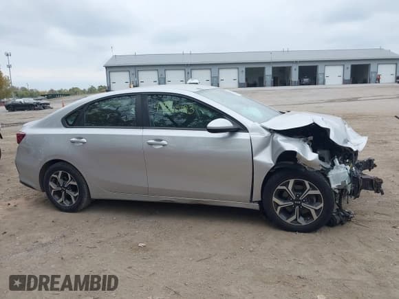 ✅ 2020 Kia Forte LXS • VIN: 3KPF24AD4LE191270 • Lot: 43563193. Wystawiony na IAAI z przebiegiem 78 073 mil. Bezpłatny archiwum sprzedaży aukcyjnych z USA i szczegółowy raport historii pojazdu na DreamBid. Zdjęcie 14.