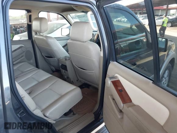 ✅ 2007 Ford Explorer Eddie Bauer • VIN: 1FMEU74E07UA53725 • Lot: 43582497. Wystawiony na IAAI z przebiegiem 164 135 mil. Bezpłatny archiwum sprzedaży aukcyjnych z USA i szczegółowy raport historii pojazdu na DreamBid. Zdjęcie 8.