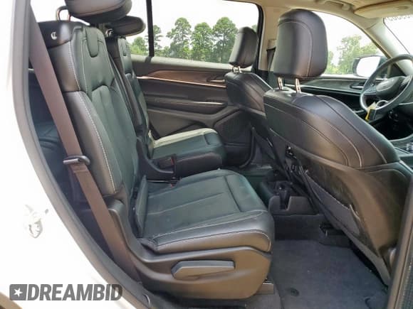 ✅ 2023 Jeep Grand Cherokee Limited • VIN: 1C4RJJBGXP8902669 • Lot: 64069305. Listed on Copart with 28,912 mi. Free auction sales archive from the USA and detailed vehicle history report at DreamBid. Image 11.