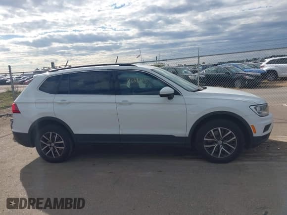 ✅ 2019 Volkswagen Tiguan SE • VIN: 3VV2B7AX3KM004357 • Lot: 43395115. Wystawiony na IAAI z przebiegiem 111 568 mil. Bezpłatny archiwum sprzedaży aukcyjnych z USA i szczegółowy raport historii pojazdu na DreamBid. Zdjęcie 13.