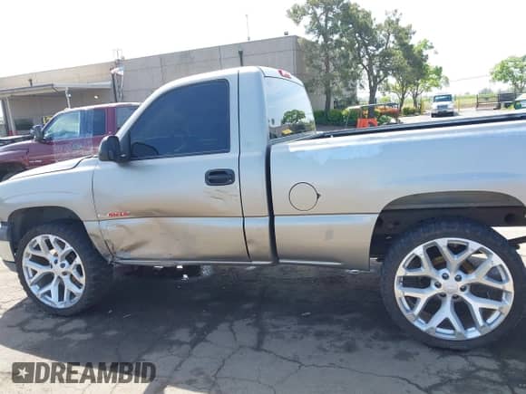 2002 Chevrolet Silverado 1500 LS z VIN 1GCEK14V12Z277928, wystawiony jako IAAI lot #42049150 z przebiegiem 198 414 mil mil oraz . Historia ofert i sprzedaży dostępna na DreamBid. Obrazek 14.