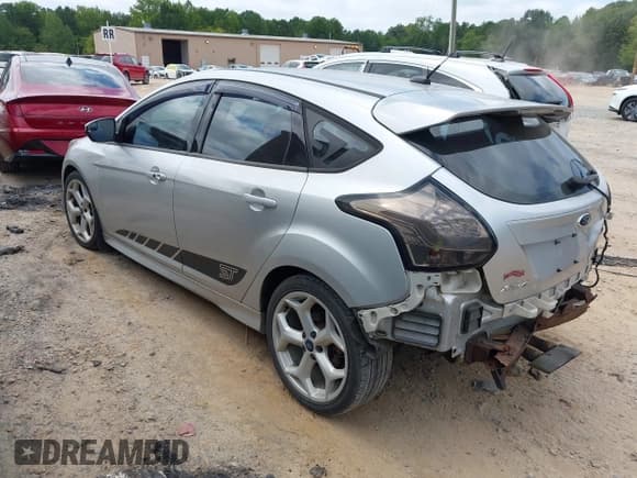 ✅ 2014 Ford Focus ST • VIN: 1FADP3L91EL457050 • Lot: 42992310. Wystawiony na IAAI z przebiegiem 174 209 mil. Bezpłatny archiwum sprzedaży aukcyjnych z USA i szczegółowy raport historii pojazdu na DreamBid. Zdjęcie 3.