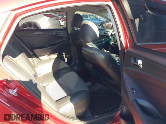 ✅ 2013 Hyundai Sonata SE • VIN: 5NPEC4AC6DH629171 • Lot: 43629675. Listed on IAAI with 80,727 mi. Free auction sales archive from the USA and detailed vehicle history report at DreamBid. Image 8.