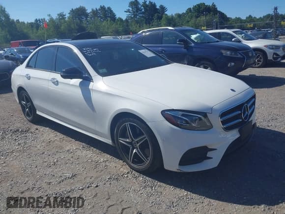 ✅ 2020 Mercedes-Benz E 350 • VIN: WDDZF8EB5LA736080 • Лот: 42621747. Опубликован ранее на IAAI с пробегом 61 231 миль. Бесплатный доступ к архиву аукционных продаж из США и подробный отчёт об истории автомобиля на DreamBid. Изображение 1.