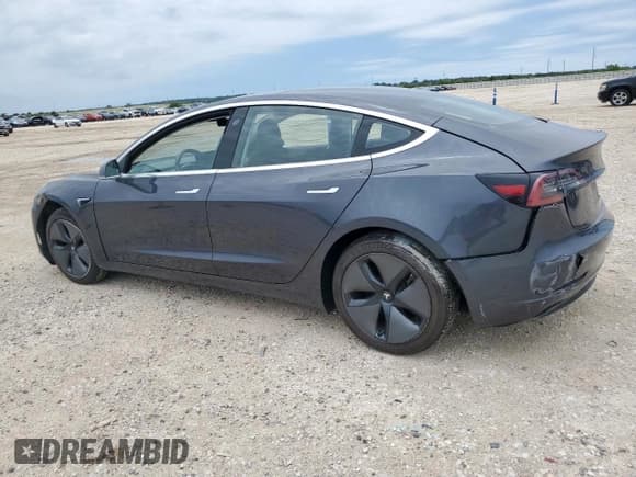 ✅ 2018 Tesla Model 3 Long Range Battery • VIN: 5YJ3E1EA2JF045384 • Lot: 57120135. Wystawiony na Copart z przebiegiem 54 176 mil. Bezpłatny archiwum sprzedaży aukcyjnych z USA i szczegółowy raport historii pojazdu na DreamBid. Zdjęcie 2.