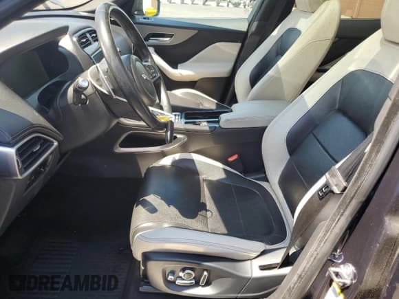 ✅ 2018 Jaguar F-Pace S • VIN: SADCM2FV3JA248226 • Lot: 67991255. Wystawiony na Copart z przebiegiem 43 669 mil. Bezpłatny archiwum sprzedaży aukcyjnych z USA i szczegółowy raport historii pojazdu na DreamBid. Zdjęcie 7.