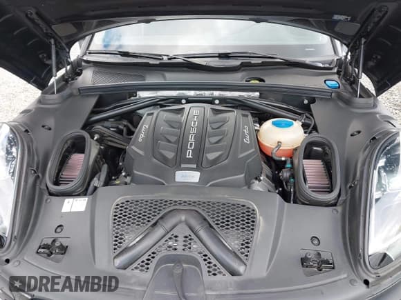 ✅ 2017 Porsche Macan Turbo • VIN: WP1AF2A54HLB61081 • Lot: 42243168. Listed on IAAI with 51,178 mi. Free auction sales archive from the USA and detailed vehicle history report at DreamBid. Image 10.