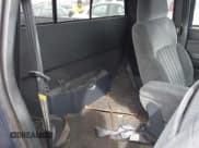 ✅ 2000 Chevrolet S-10 LS • VIN: 1GCDT19W1YK191739 • Лот: 41918370. Опубликован ранее на IAAI с пробегом 118 797 миль. Бесплатный доступ к архиву аукционных продаж из США и подробный отчёт об истории автомобиля на DreamBid. Изображение 8.