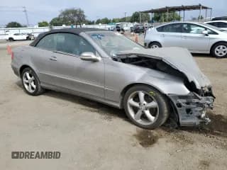 ✅ 2005 Mercedes-Benz CLK 320 • VIN: WDBTK65J95F162336 • Lot: 76138484. Wystawiony na Copart z przebiegiem Nie podano. Bezpłatny archiwum sprzedaży aukcyjnych z USA i szczegółowy raport historii pojazdu na DreamBid. Zdjęcie 4.