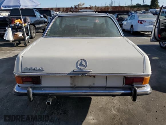 ✅ 1973 Mercedes-Benz 280 • VIN: 11407312000805 • Лот: 70435485. Опубликован ранее на Copart с пробегом 46 808 миль. Бесплатный доступ к архиву аукционных продаж из США и подробный отчёт об истории автомобиля на DreamBid. Изображение 6.