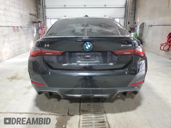 ✅ 2023 BMW i4 eDrive40 • VIN: WBY73AW06PFN73798 • Lot: 81309775. Listed on Copart with 48,544 mi. Free auction sales archive from the USA and detailed vehicle history report at DreamBid. Image 6.