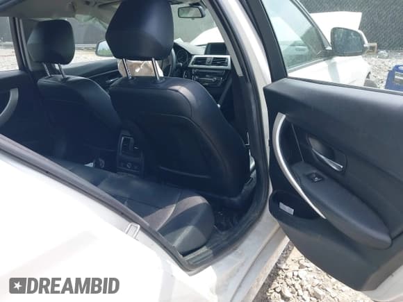 ✅ 2017 BMW 3 Series 320i xDrive • VIN: WBA8E5G53HNU42351 • Лот: 42118085. Опубликован ранее на IAAI с пробегом Не указан. Бесплатный доступ к архиву аукционных продаж из США и подробный отчёт об истории автомобиля на DreamBid. Изображение 8.