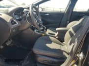 ✅ 2017 Chevrolet Cruze LT • VIN: 1G1BE5SM0H7267853 • Lot: 82371905. Wystawiony na Copart z przebiegiem 88 689 mil. Bezpłatny archiwum sprzedaży aukcyjnych z USA i szczegółowy raport historii pojazdu na DreamBid. Zdjęcie 7.