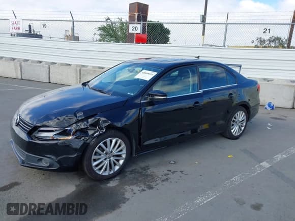 ✅ 2014 Volkswagen Jetta TDI w/Premium/Nav • VIN: 3VWLL7AJ3EM404934 • Lot: 42809693. Listed on IAAI with 142,331 mi. Free auction sales archive from the USA and detailed vehicle history report at DreamBid. Image 18.