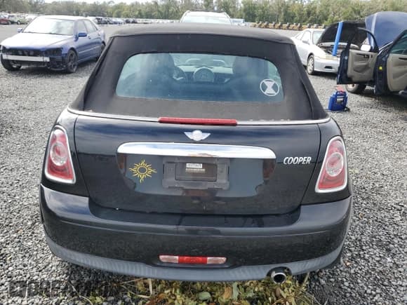 ✅ 2011 MINI Convertible • VIN: WMWZN3C54BT133294 • Lot: 76872914. Wystawiony na Copart z przebiegiem Nie podano. Bezpłatny archiwum sprzedaży aukcyjnych z USA i szczegółowy raport historii pojazdu na DreamBid. Zdjęcie 6.