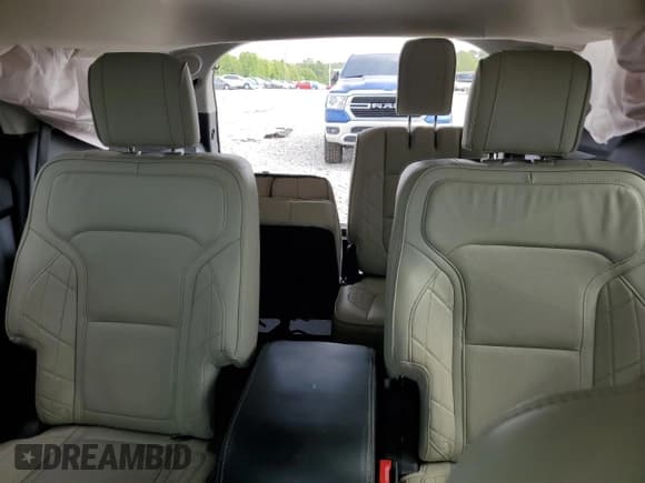 ✅ 2017 Ford Explorer Platinum • VIN: 1FM5K8HT8HGD79728 • Lot: 54225335. Wystawiony na Copart z przebiegiem 108 409 mil. Bezpłatny archiwum sprzedaży aukcyjnych z USA i szczegółowy raport historii pojazdu na DreamBid. Zdjęcie 10.