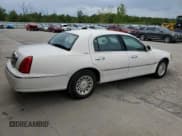 ✅ 1998 Lincoln Town Car Signature • VIN: 1LNFM82W1WY723330 • Lot: 70210235. Listed on Copart with 87,103 mi. Free auction sales archive from the USA and detailed vehicle history report at DreamBid. Image 3.