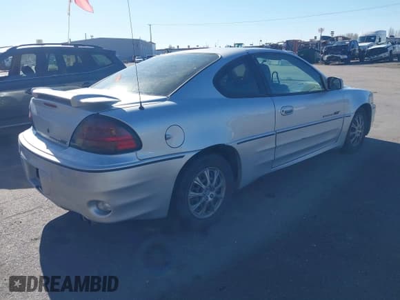 ✅ 2001 Pontiac Grand Am GT1 • VIN: 1G2NV12E81M600480 • Lot: 41493128. Wystawiony na IAAI z przebiegiem 183 809 mil. Bezpłatny archiwum sprzedaży aukcyjnych z USA i szczegółowy raport historii pojazdu na DreamBid. Zdjęcie 4.