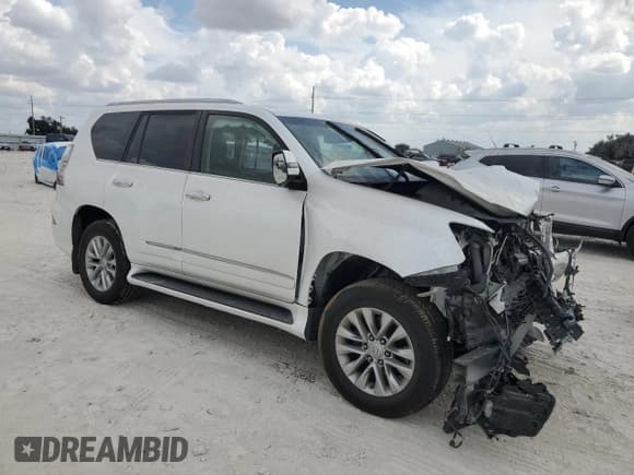 ✅ 2019 Lexus GX 460 Premium • VIN: JTJBM7FX5K5213281 • Lot: 89576655. Listed on Copart with 67,880 mi. Free auction sales archive from the USA and detailed vehicle history report at DreamBid. Image 4.