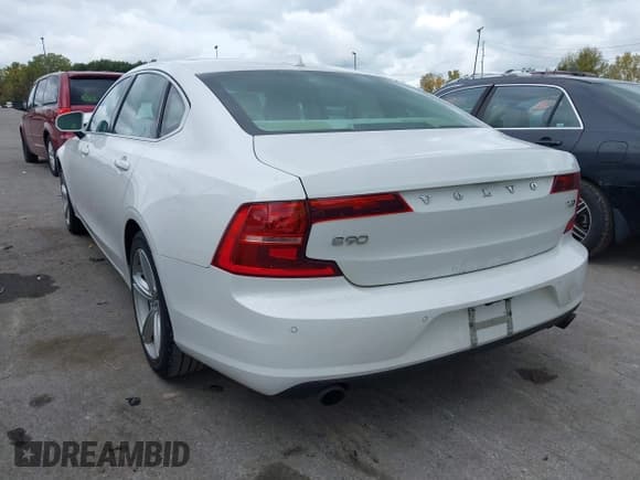 ✅ 2018 Volvo S90 Momentum • VIN: LVY982MK5JP039398 • Лот: 43450223. Опубликован ранее на IAAI с пробегом 113 793 миль. Бесплатный доступ к архиву аукционных продаж из США и подробный отчёт об истории автомобиля на DreamBid. Изображение 3.