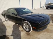 ✅ 2022 Dodge Challenger SXT • VIN: 2C3CDZAG1NH151843 • Lot: 37784453. Wystawiony na Copart z przebiegiem 8 793 mil. Bezpłatny archiwum sprzedaży aukcyjnych z USA i szczegółowy raport historii pojazdu na DreamBid. Zdjęcie 4.