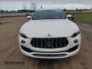 ✅ 2019 Maserati Levante GranLusso • VIN: ZN661XUL2KX313676 • Lot: 90350285. Wystawiony na Copart z przebiegiem 37 905 mil. Bezpłatny archiwum sprzedaży aukcyjnych z USA i szczegółowy raport historii pojazdu na DreamBid. Zdjęcie 5.