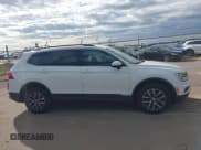 ✅ 2019 Volkswagen Tiguan SE • VIN: 3VV2B7AX3KM004357 • Lot: 43395115. Wystawiony na IAAI z przebiegiem 111 568 mil. Bezpłatny archiwum sprzedaży aukcyjnych z USA i szczegółowy raport historii pojazdu na DreamBid. Zdjęcie 13.