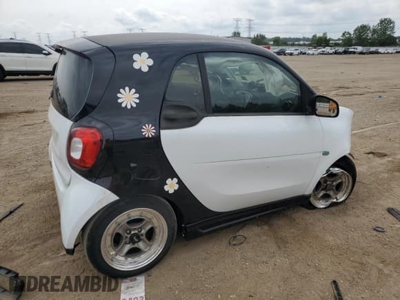 ✅ 2016 Smart fortwo Prime • VIN: WMEFJ5DA4GK054621 • Lot: 68703105. Wystawiony na Copart z przebiegiem 70 845 mil. Bezpłatny archiwum sprzedaży aukcyjnych z USA i szczegółowy raport historii pojazdu na DreamBid. Zdjęcie 3.