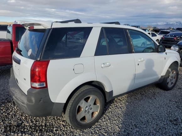 ✅ 2004 Saturn VUE V6 • VIN: 5GZCZ53494S842780 • Lot: 43774135. Wystawiony na Copart z przebiegiem 235 535 mil. Bezpłatny archiwum sprzedaży aukcyjnych z USA i szczegółowy raport historii pojazdu na DreamBid. Zdjęcie 3.